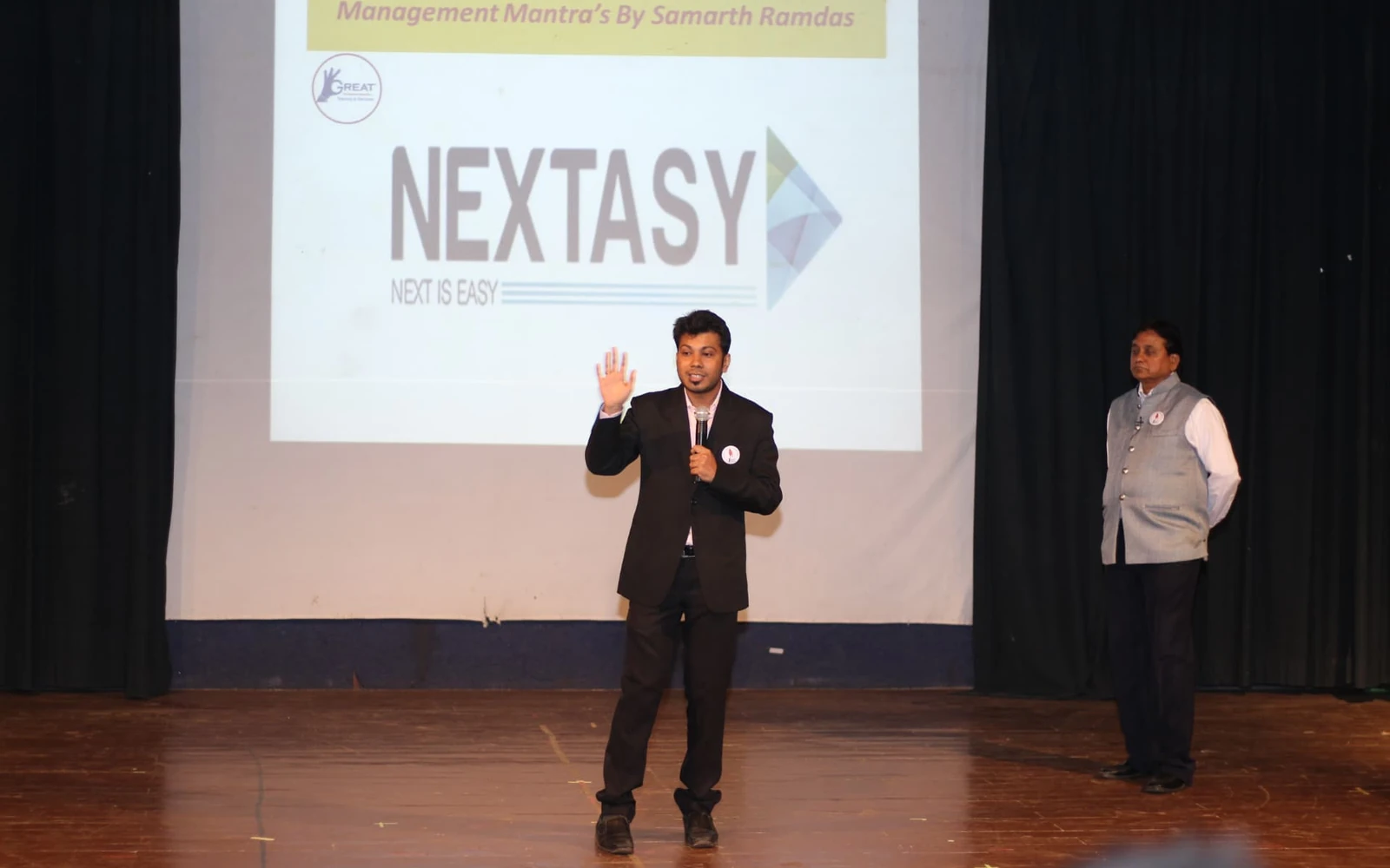 Vinay Pagare speaking on stage at a business event about systems, leadership and founder growth